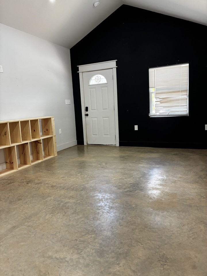 1212 Brady Ave #NA - Photo 3 of 10