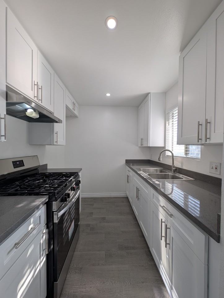 11901 Valerio St #2 - Photo 3 of 19