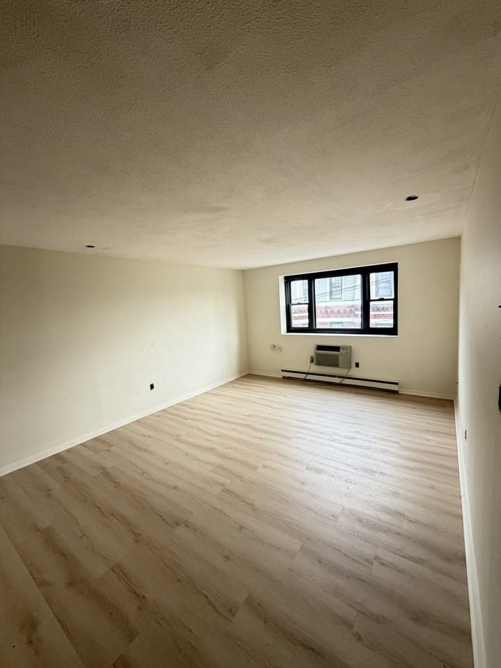 25 Beacon St #15 - Photo 3 of 9