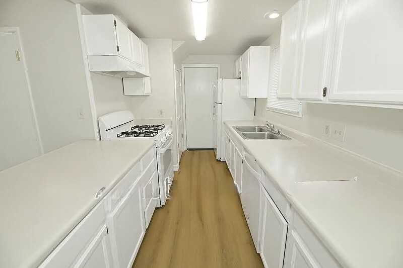 810 Third Street - Photo 4 of 12