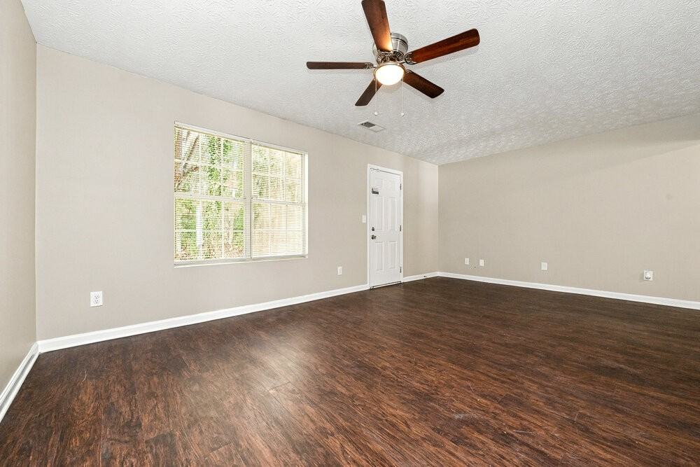 3819 Waldrop Ln - Photo 4 of 17