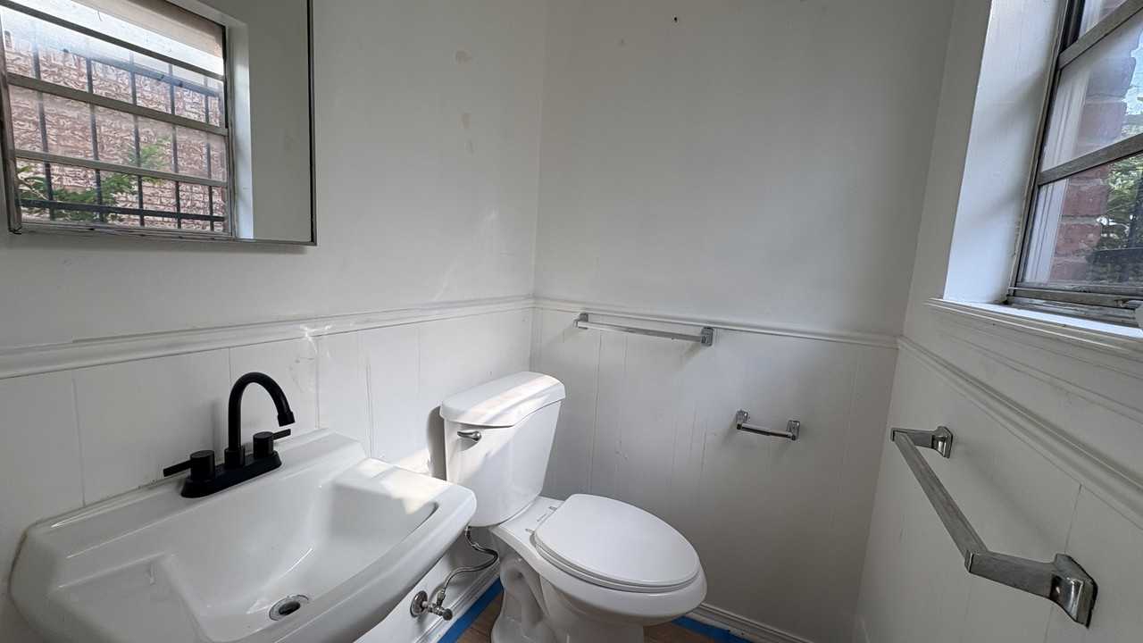 3205 Se 51st St #1 - Photo 7 of 9