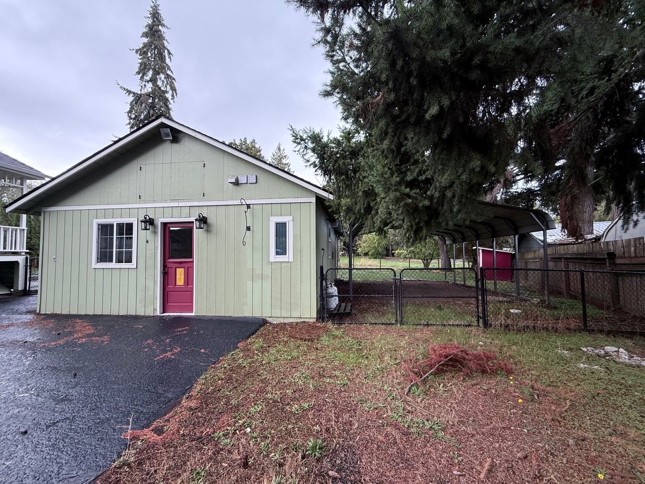 1067 Oak St #2 - Photo 2 of 14