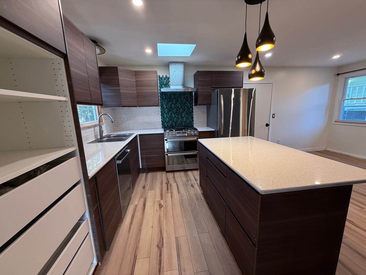 1067 Oak St #2 - Photo 4 of 14