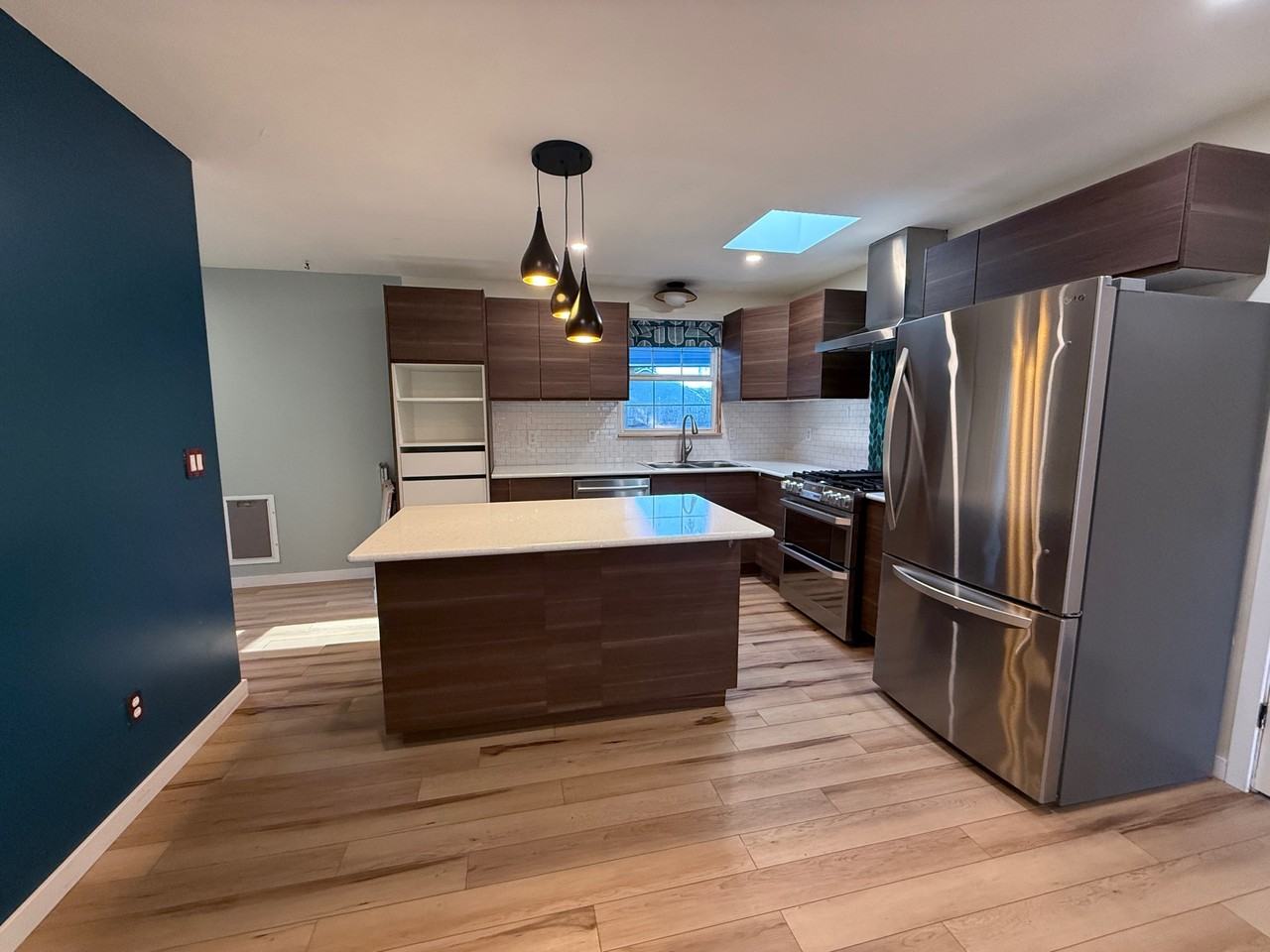 1067 Oak St #2 - Photo 5 of 14