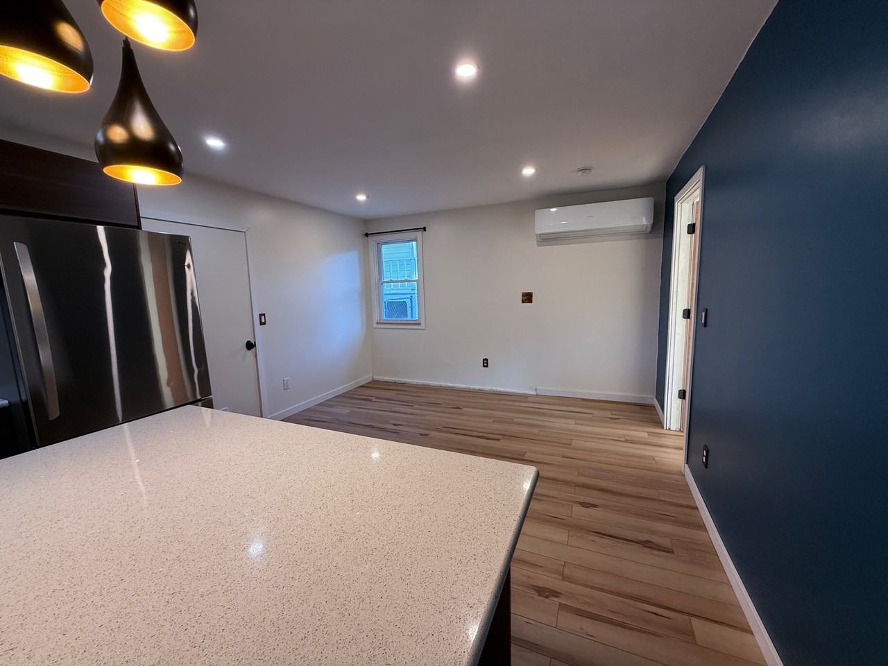 1067 Oak St #2 - Photo 6 of 14