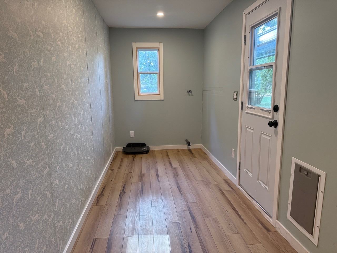 1067 Oak St #2 - Photo 7 of 14