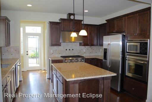 315 4th Ave S - Photo 2 of 20