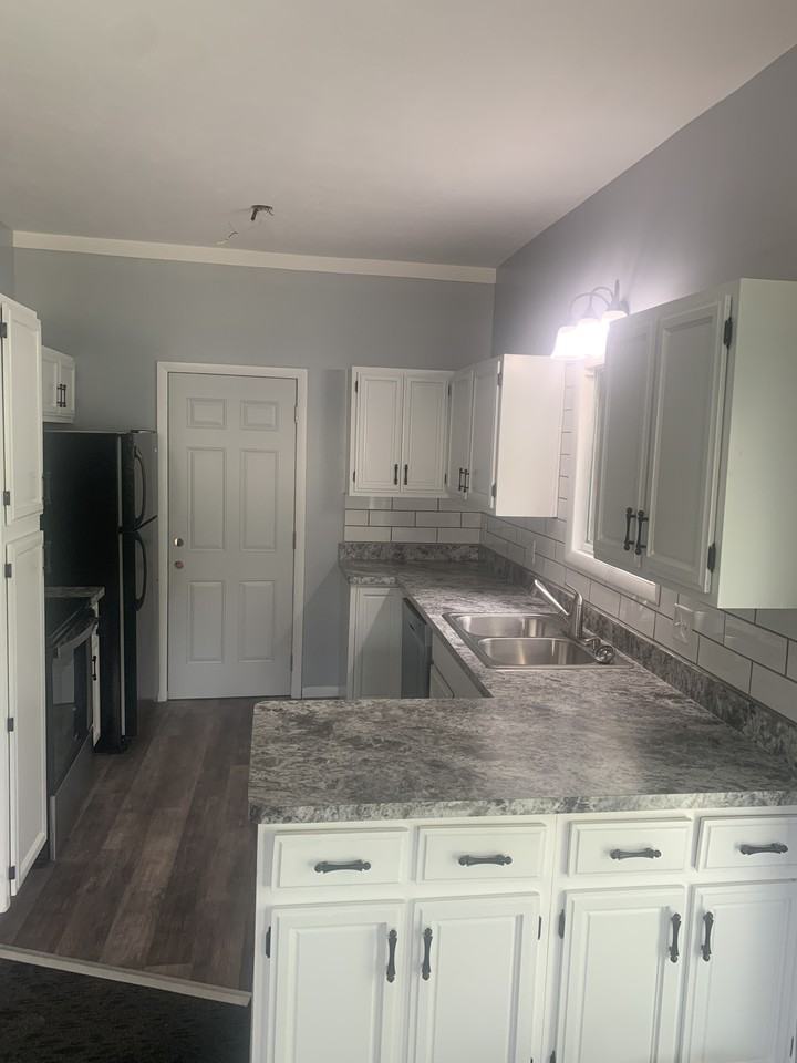 221 W Henry St Apt 1 #1 - Photo 2 of 15