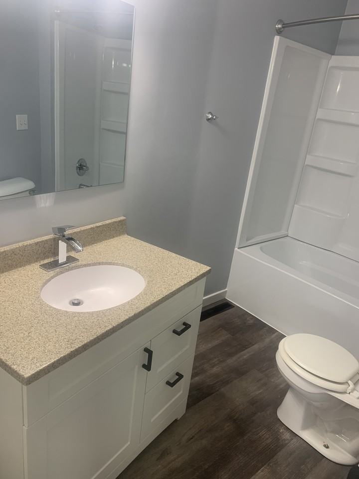 221 W Henry St Apt 1 #1 - Photo 3 of 15