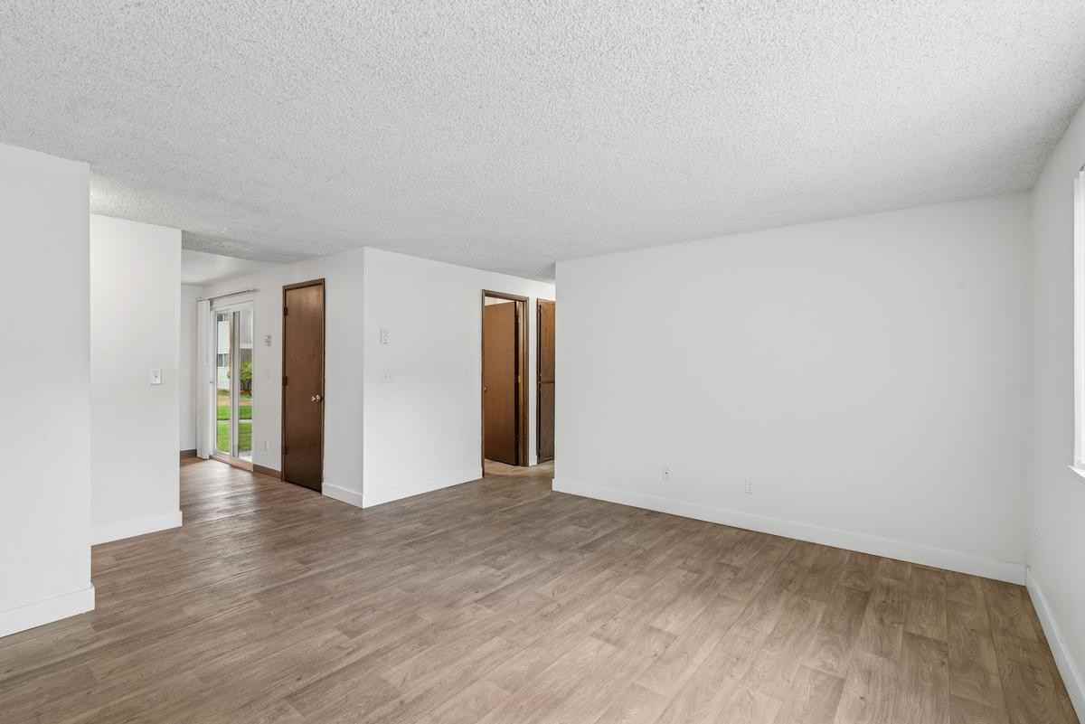 460 Lindale Dr - Photo 4 of 15