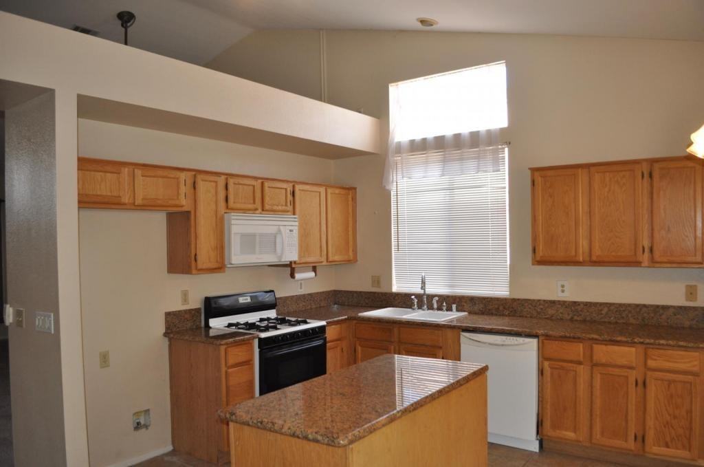 2656 Alexander Ave - Photo 4 of 20