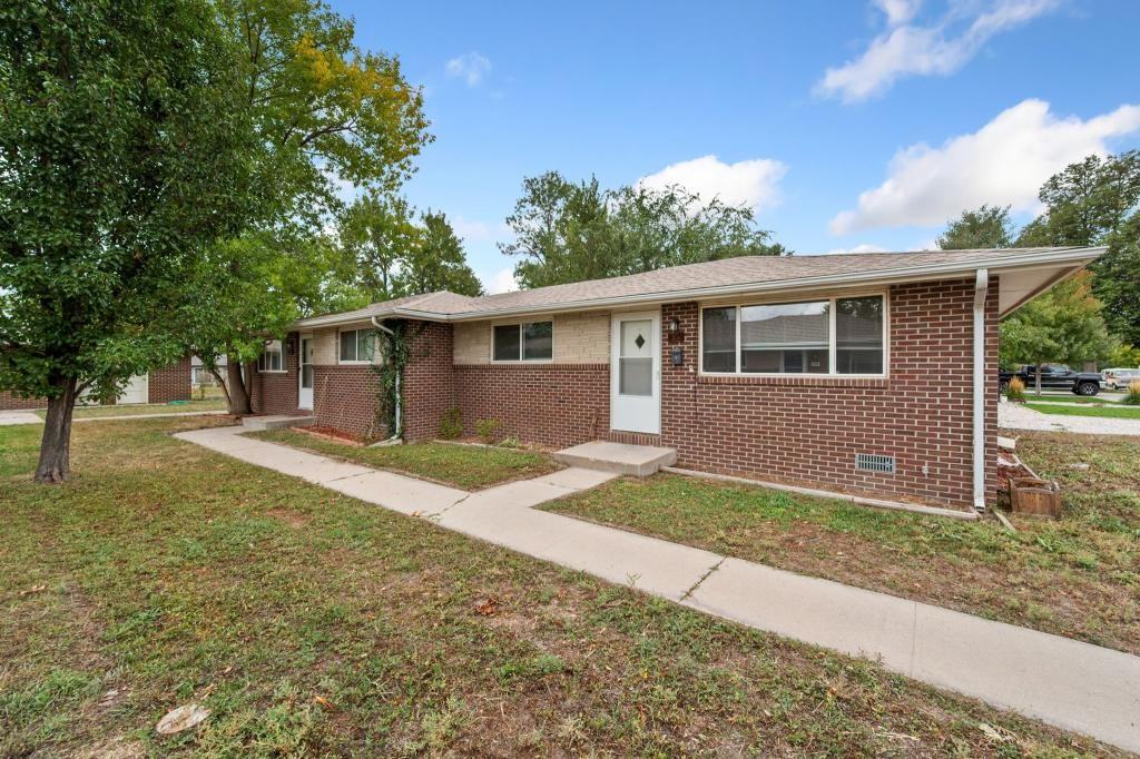 835 Franklin Ave - Photo 2 of 10