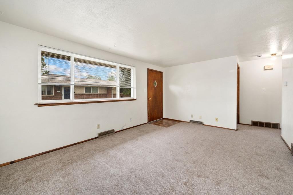 835 Franklin Ave - Photo 4 of 10