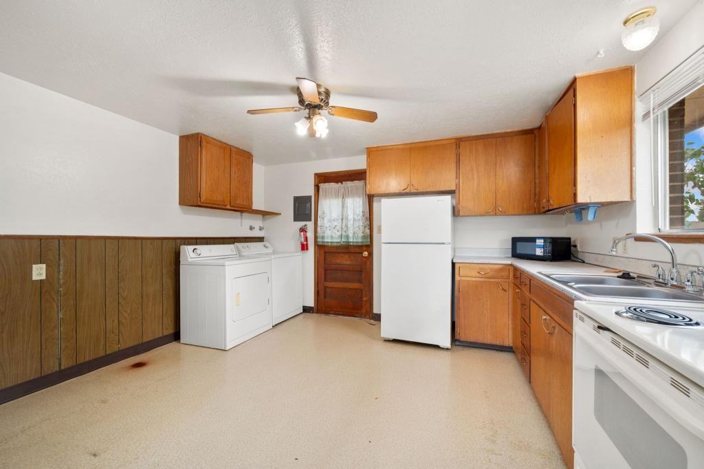 835 Franklin Ave - Photo 5 of 10