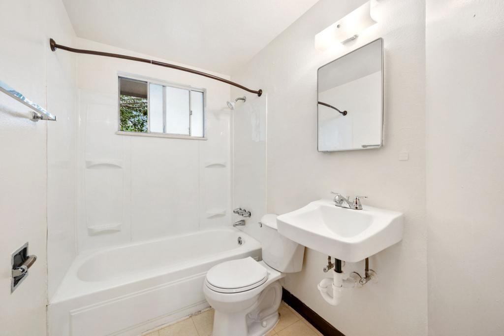 835 Franklin Ave - Photo 6 of 10