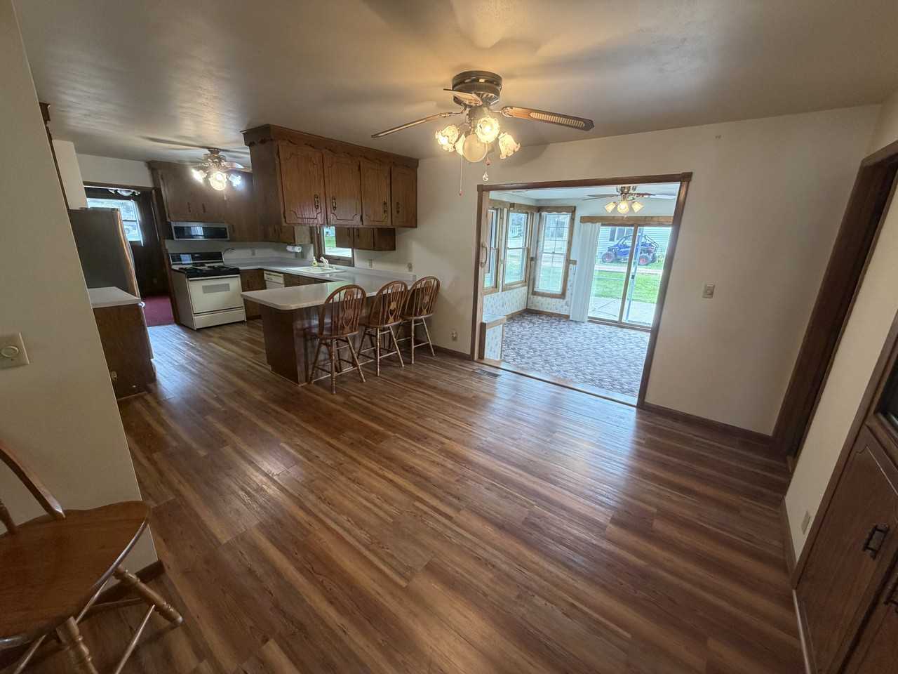 205 E Elm St - Photo 4 of 20