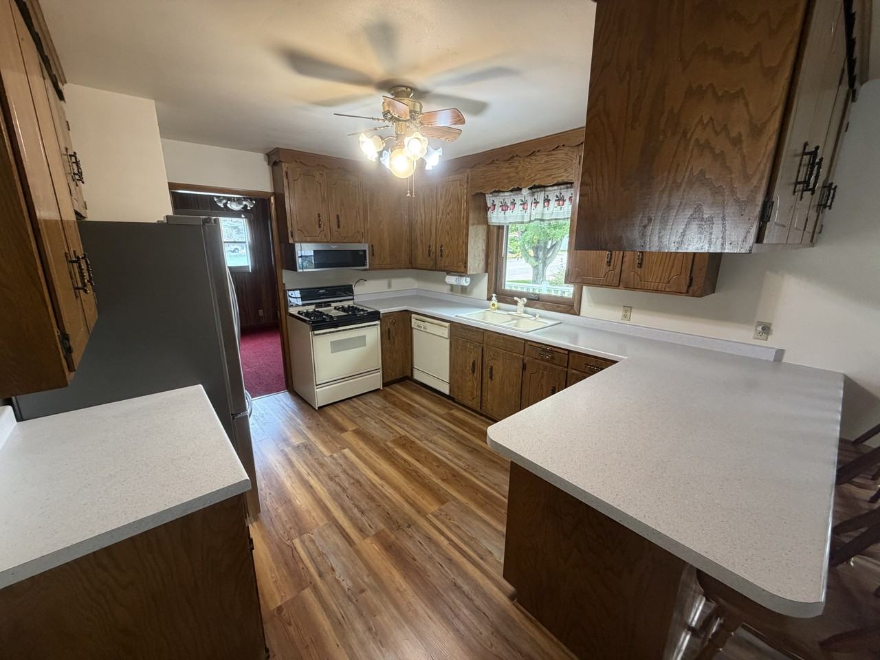 205 E Elm St - Photo 2 of 20