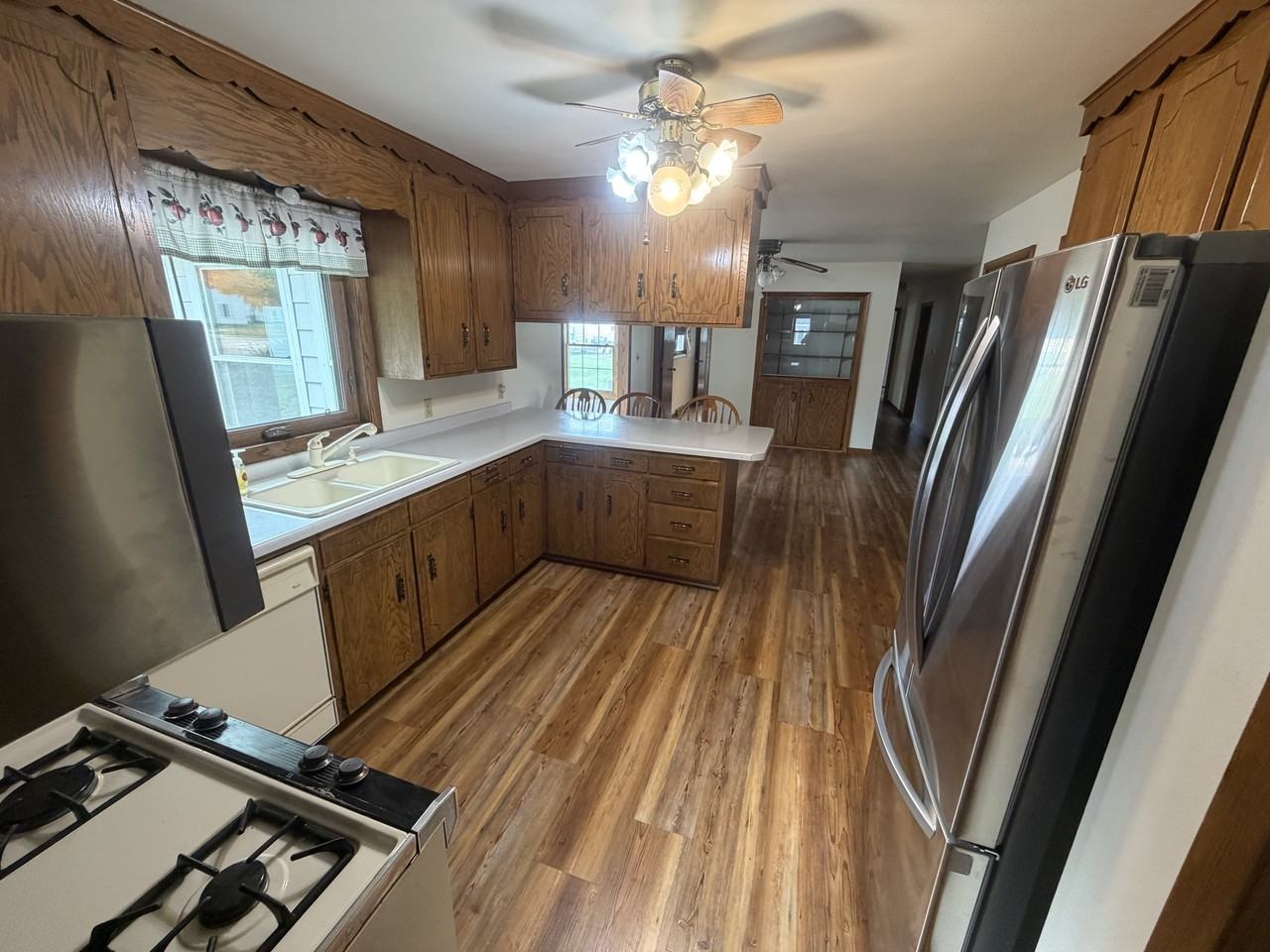 205 E Elm St - Photo 3 of 20