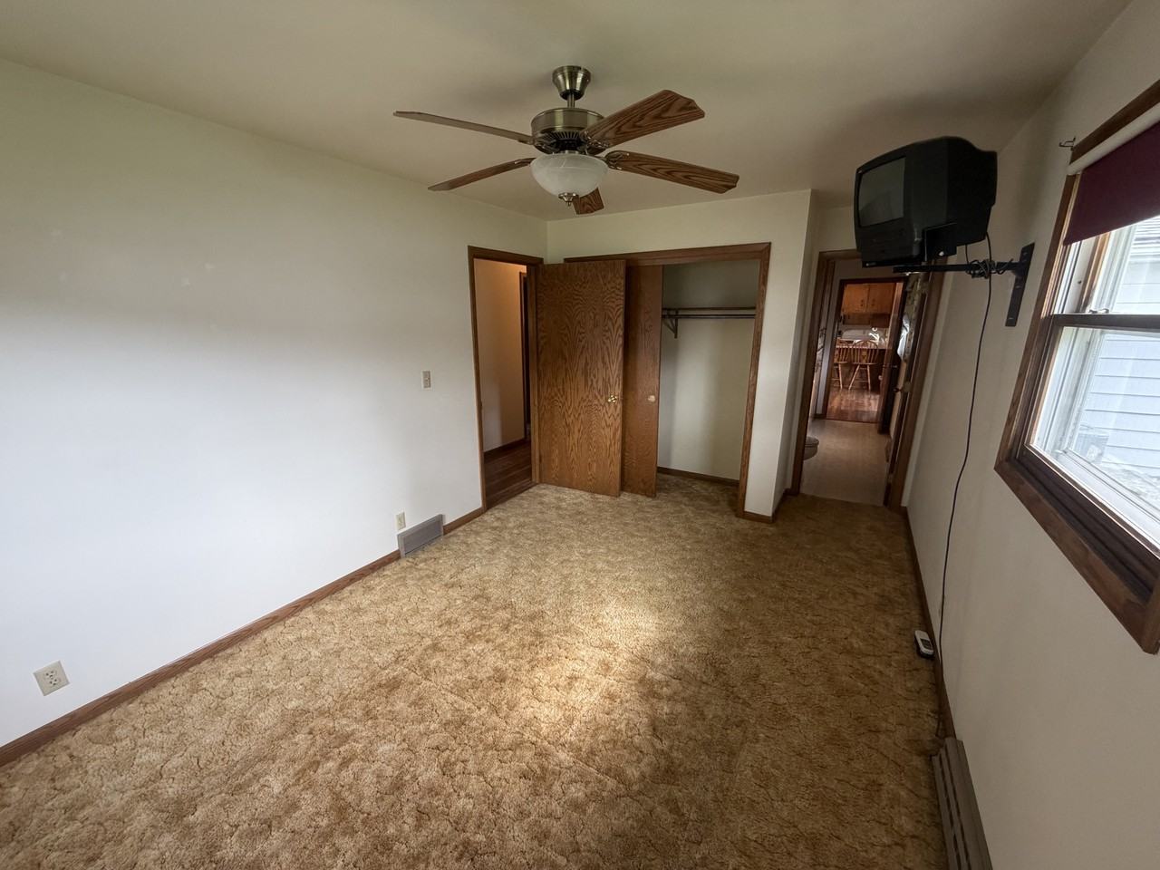 205 E Elm St - Photo 7 of 20