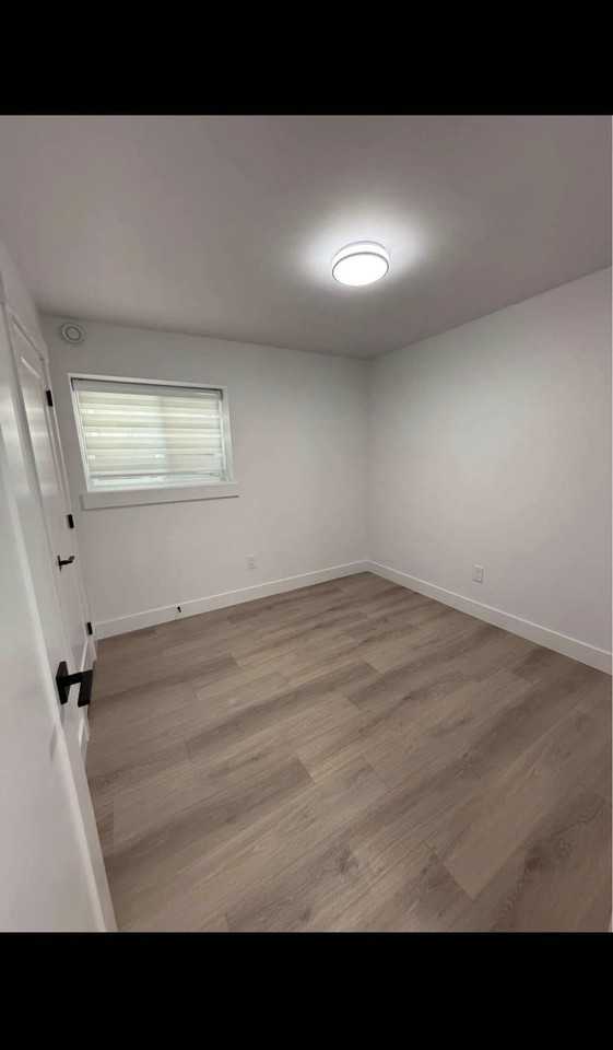 16059 9A Avenue - Photo 5 of 7