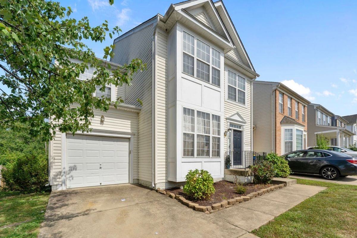 148 Executive Cir - Photo 3 of 50