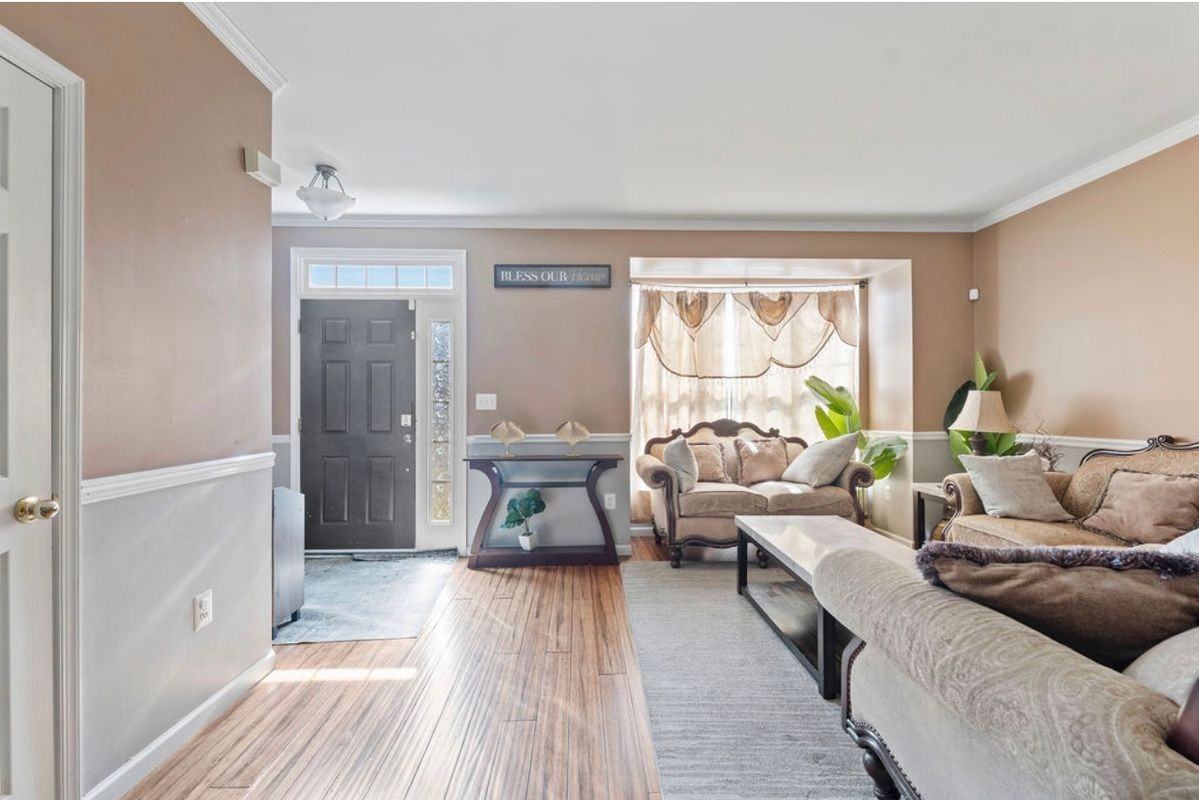 148 Executive Cir - Photo 5 of 50