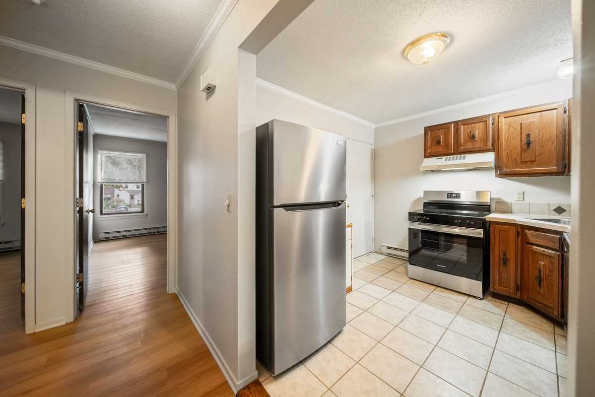 110 Wellington Dr - Photo 3 of 13
