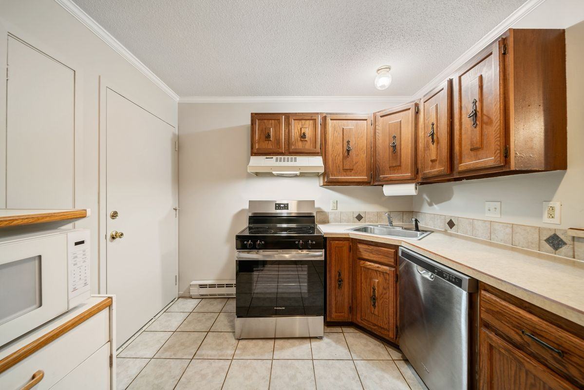 110 Wellington Dr - Photo 4 of 13