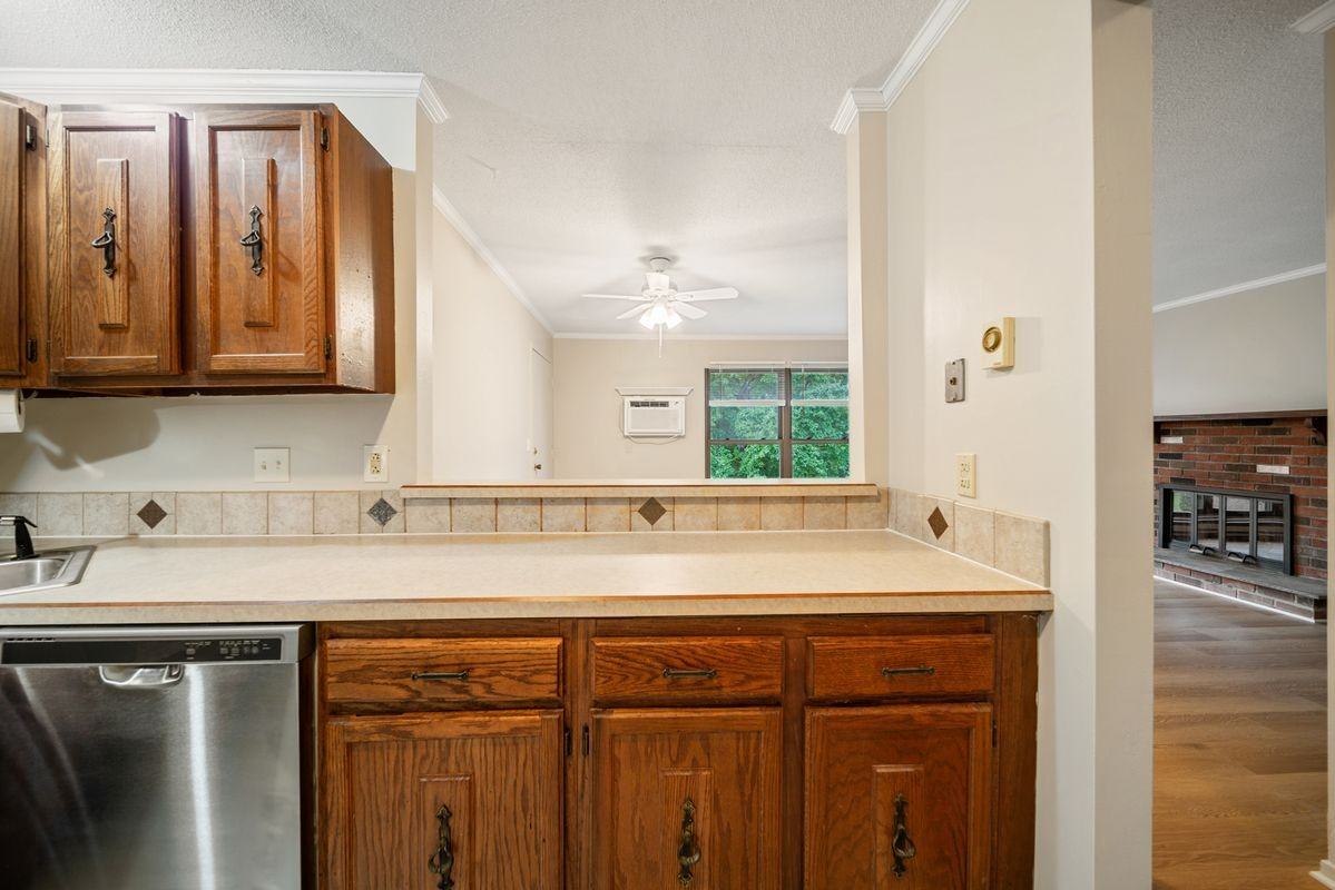 110 Wellington Dr - Photo 5 of 13