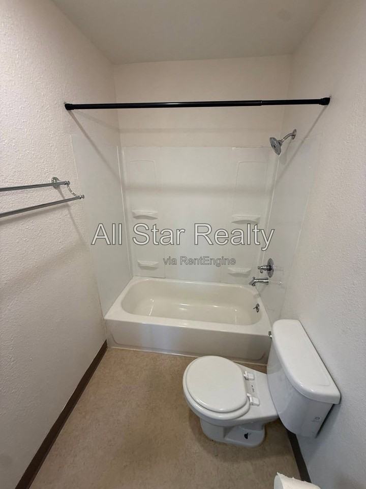 3901 Northwood Dr #4 - Photo 7 of 10