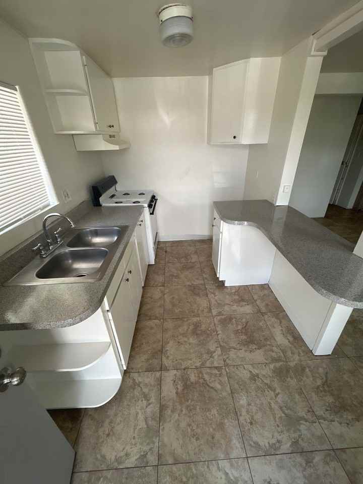 2539 N Columbus Blvd #C - Photo 2 of 6