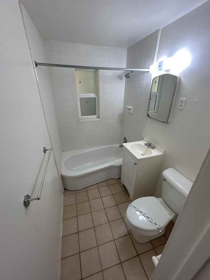 2539 N Columbus Blvd #C - Photo 5 of 6