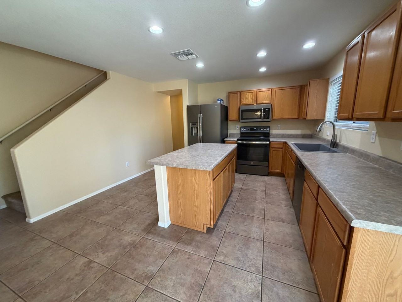 15908 N 170th Ln - Photo 4 of 17