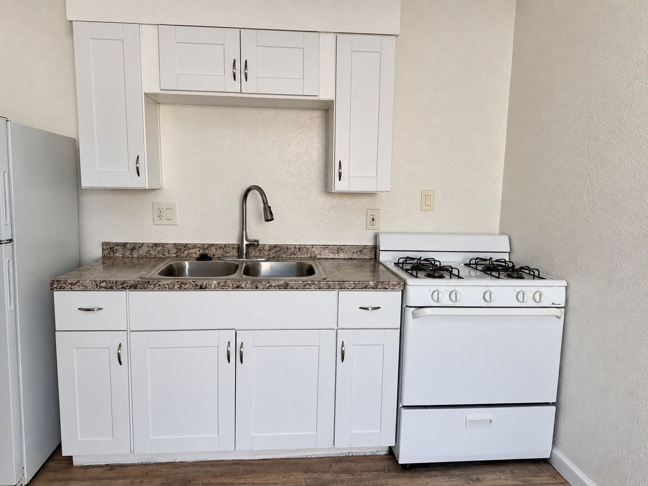 4634 E Belmont Ave - Photo 3 of 12