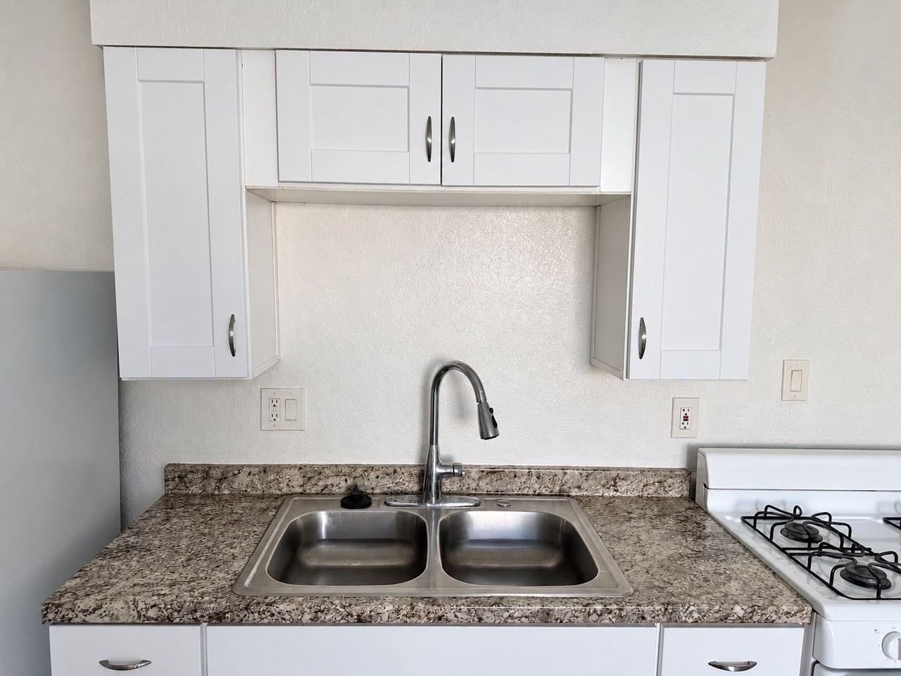4634 E Belmont Ave - Photo 4 of 12