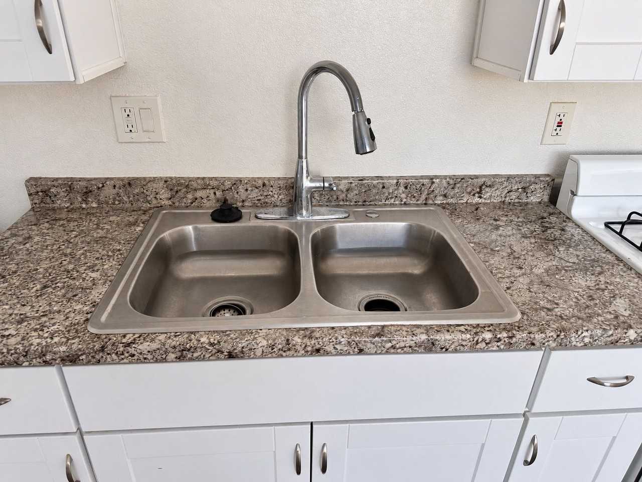 4634 E Belmont Ave - Photo 5 of 12