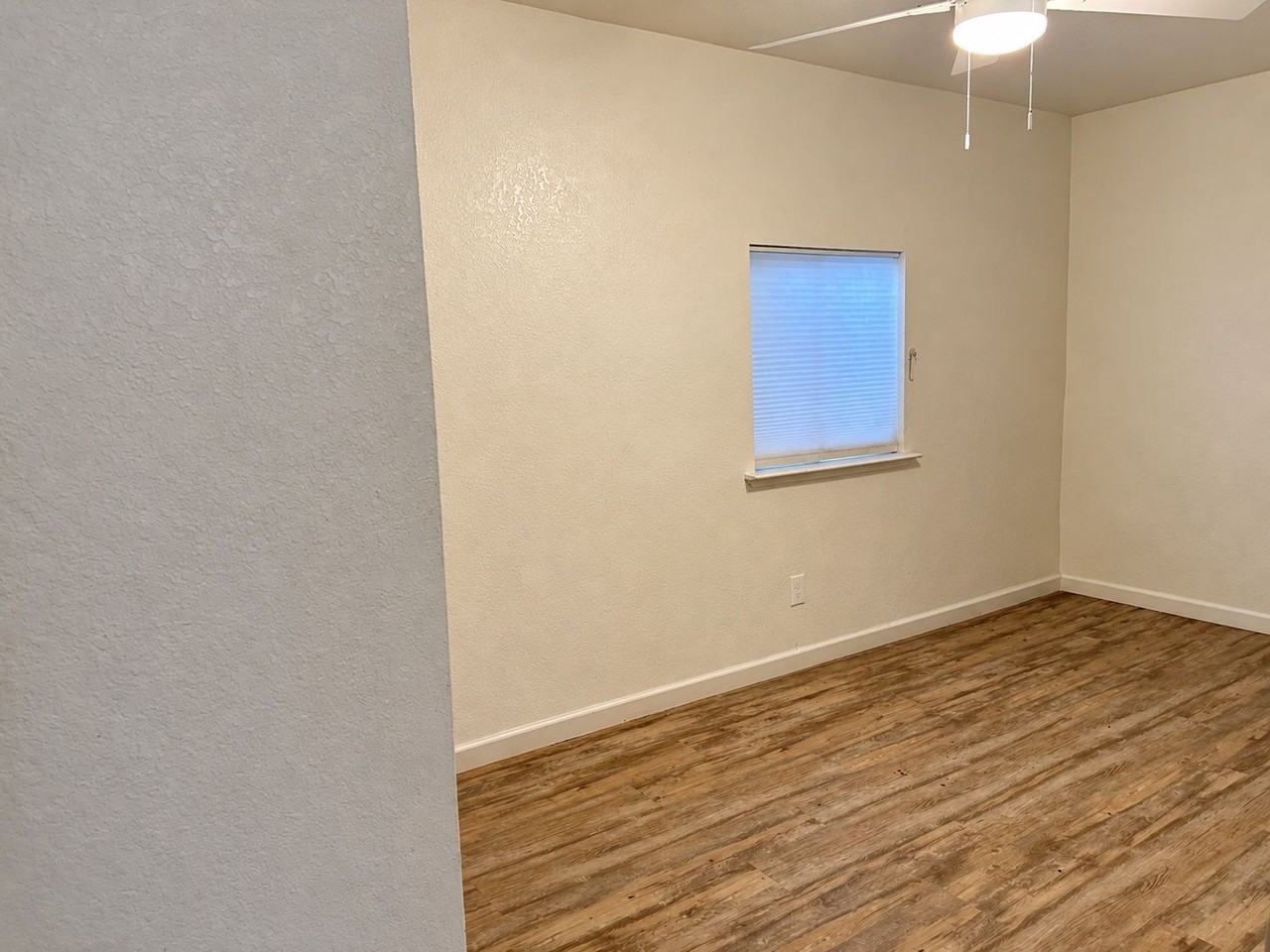4634 E Belmont Ave - Photo 7 of 12
