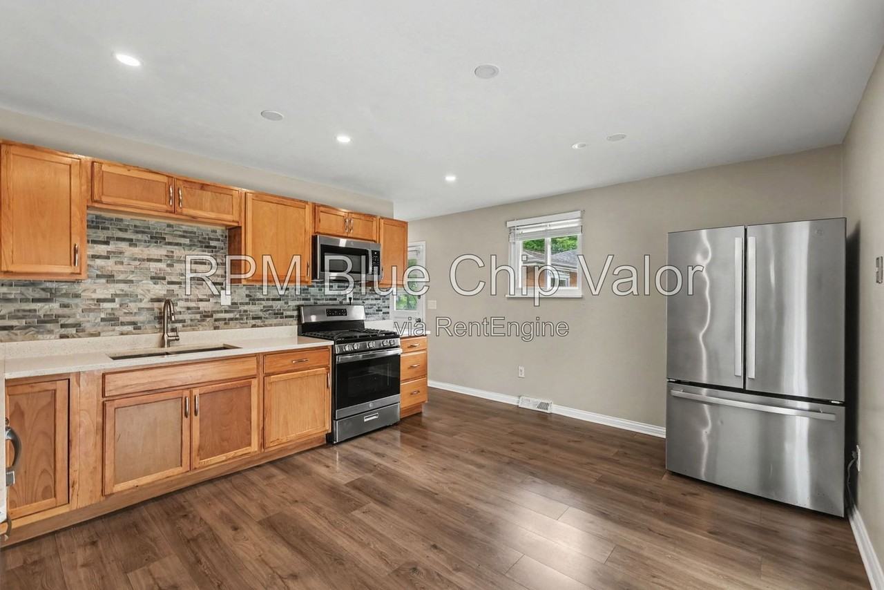 7073 Monongahela Dr - Photo 3 of 20