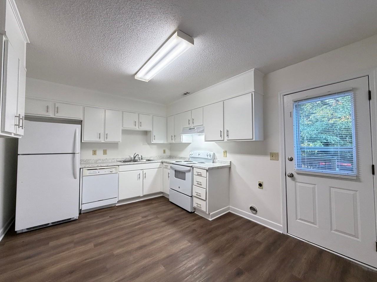 1712 Wood Ave #B - Photo 4 of 14