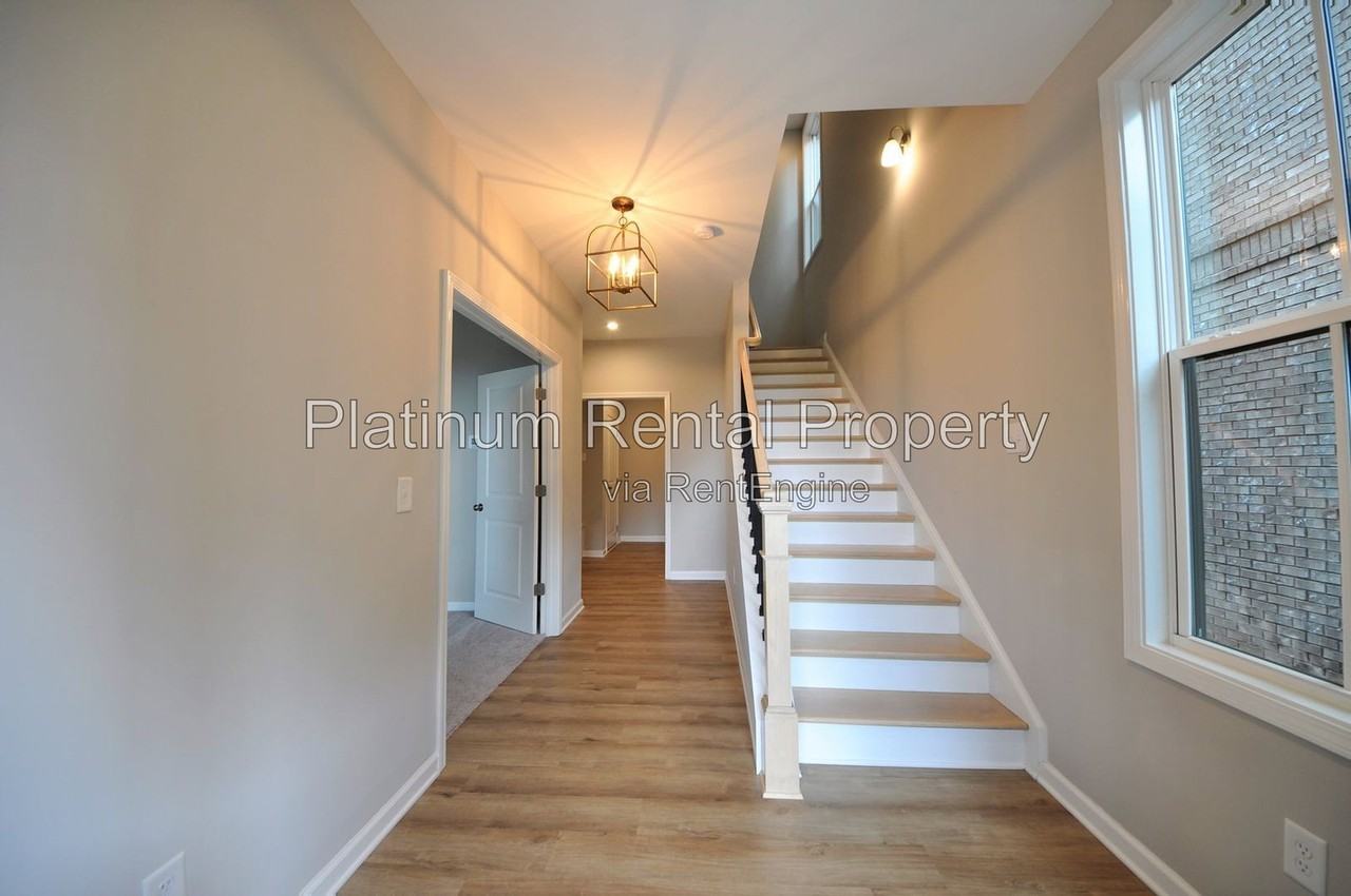 6430 Cortland Walk - Photo 4 of 34