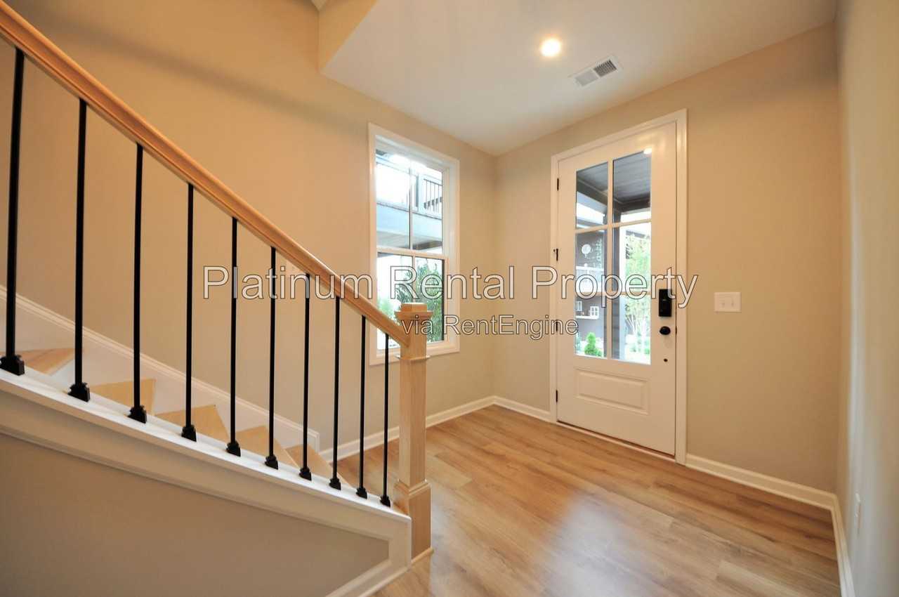 6430 Cortland Walk - Photo 5 of 34