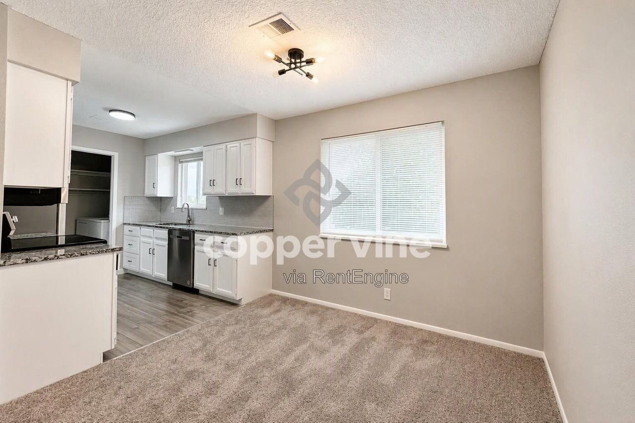 9778 Appletree Pl - Photo 4 of 16