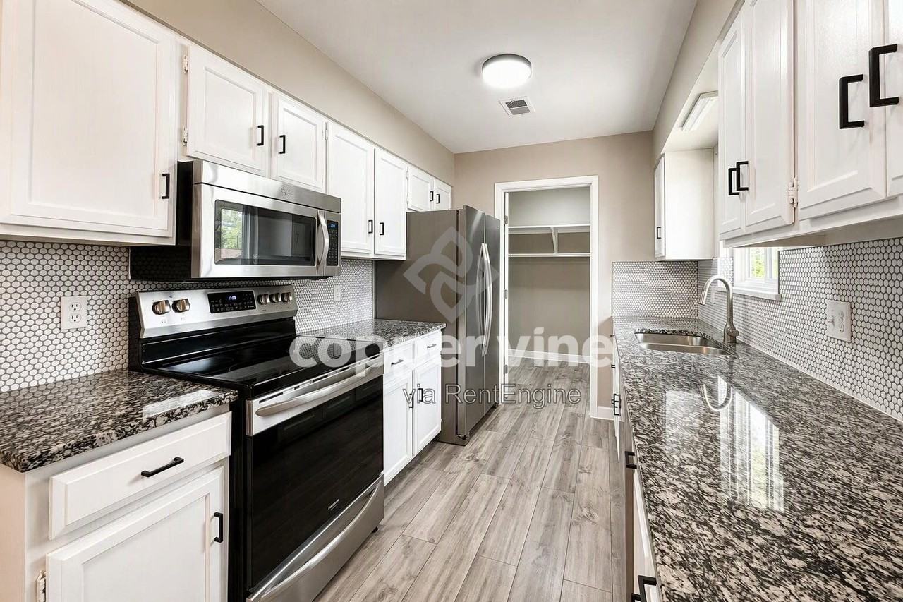 9778 Appletree Pl - Photo 5 of 16