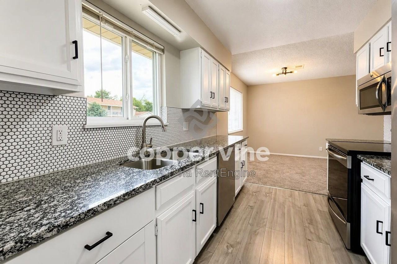 9778 Appletree Pl - Photo 6 of 16