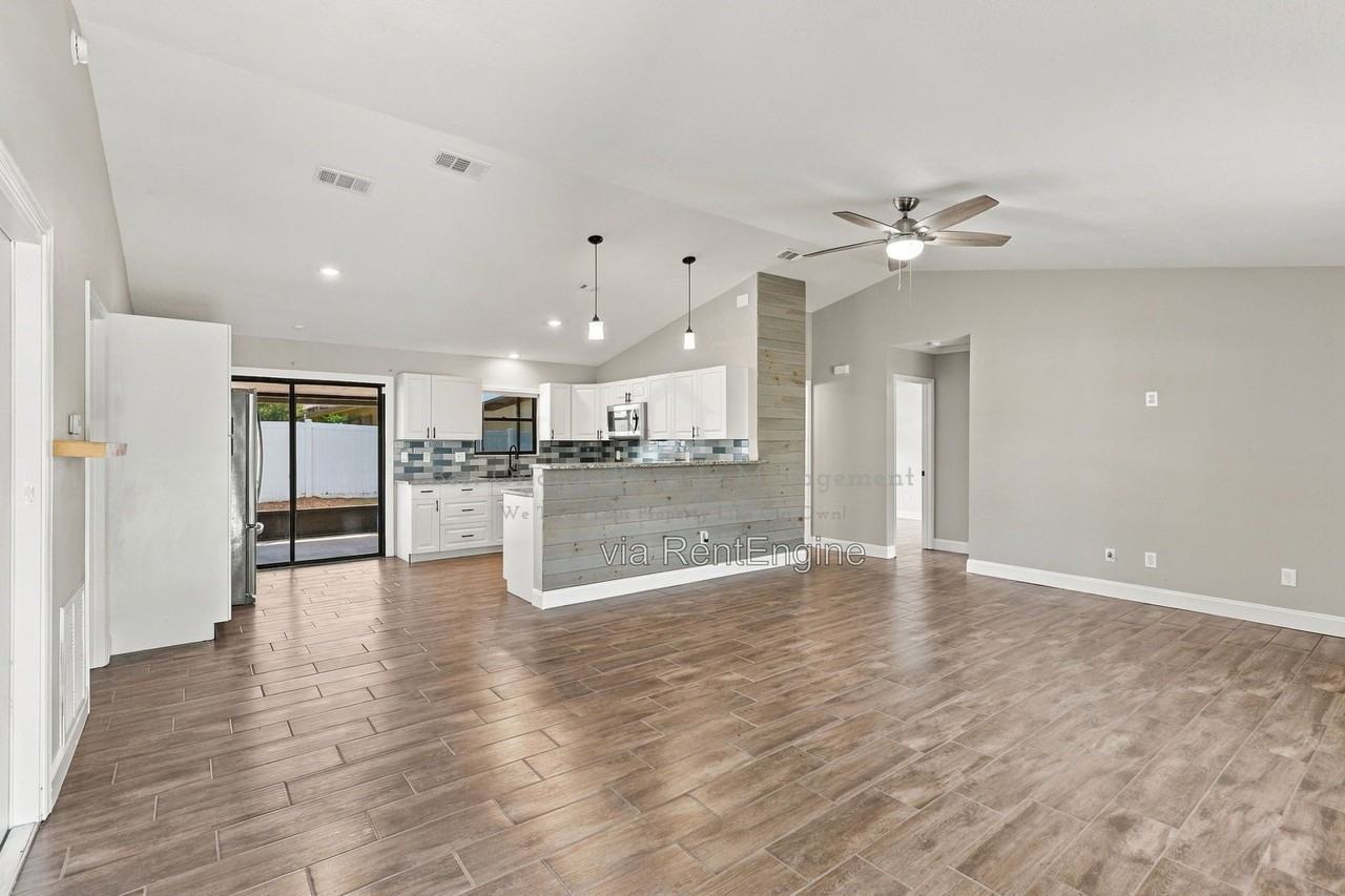 527 Stallings Ave - Photo 4 of 33