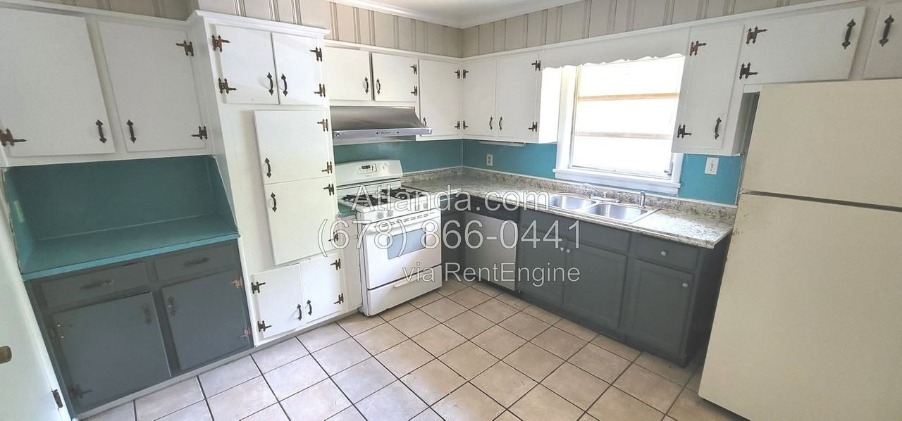 529 S Hairston Rd - Photo 5 of 13