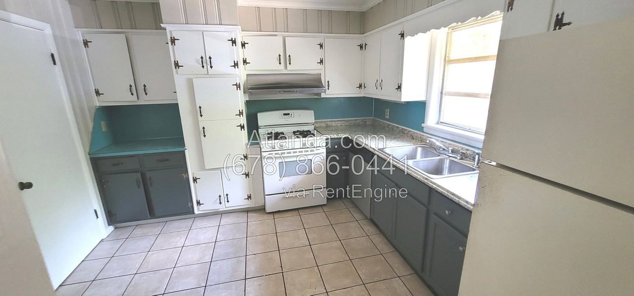 529 S Hairston Rd - Photo 6 of 13