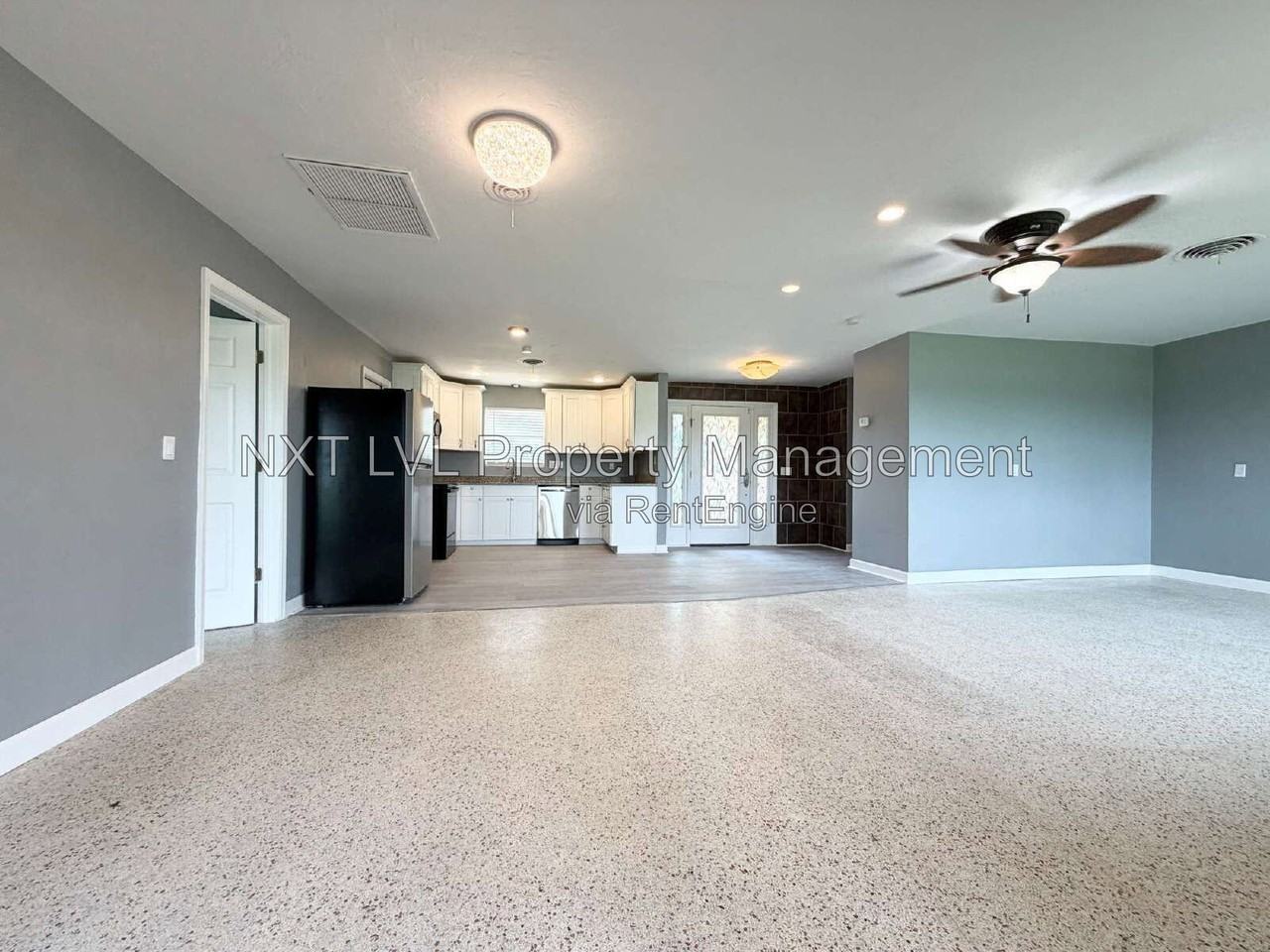 5019 E Riverside Dr - Photo 5 of 24