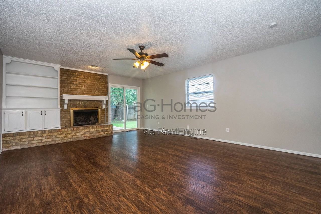 809 Kelly Park Rd - Photo 6 of 26
